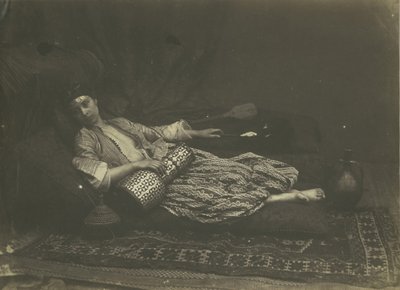 リクライニングオダリスク、1858年。 作： Roger Fenton