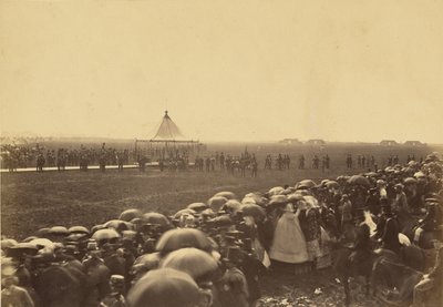 女王の到着前にライフルを試す 作： Roger Fenton