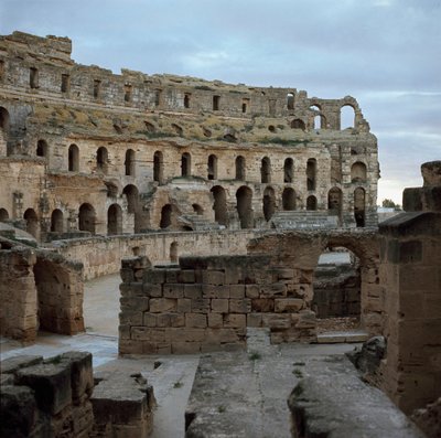 エル・ジェムの円形闘技場、紀元後238年頃 作： Roman
