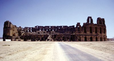 エル・ジェムの円形闘技場（チュニジア）。 作： Roman