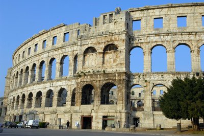 プーラの円形劇場（クロアチア 作： Roman