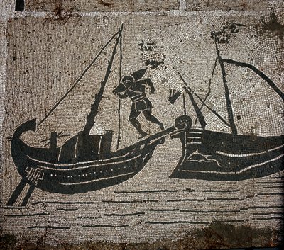 古代のオスティア（Ostia）。Place des Corporations（企業広場）。サブラタの船員公社のモザイク。船に荷物を積む。 作： Roman