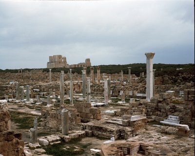 考古学的遺跡とローマ劇場（2-3世紀 作： Roman
