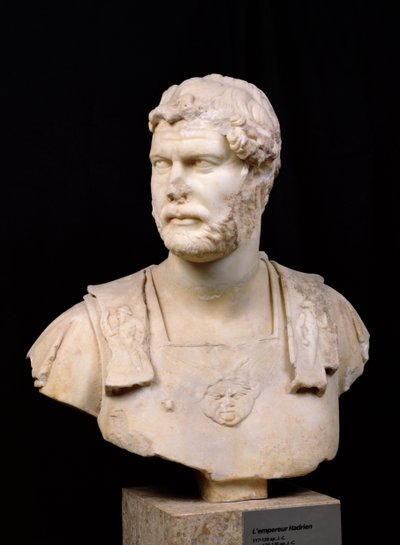 クレタ（大理石）で見つかったハドリアヌス帝の胸像（76-138） 作： Roman