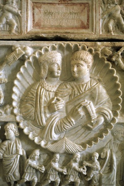 西暦313年のキリスト教美術。アデルフィアとヴァレリオシチリア（イタリア）のシラクサ博物館に保存されているアデルフィアの石棺。 作： Roman