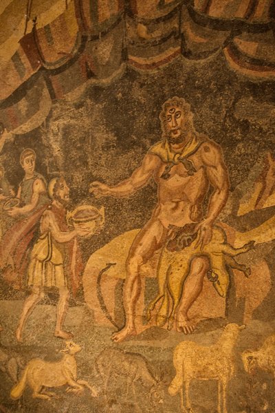 サイクロプスの床のモザイク、Villa Romana del Casale、Piazza Armerina、シチリア、イタリア (写真) 作： Roman