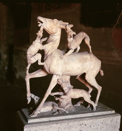 鹿の家から、鹿が犬に襲われた（大理石） 作： Roman