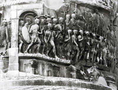 マルクス・アウレリウスの列柱（コロンナ・アントニーナ）」AD180-196年（大理石）の詳細（モノクロ写真 作： Roman