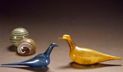 鳩の形をしたウグイス嬢、ステンドグラス、吹きガラス 作： Roman