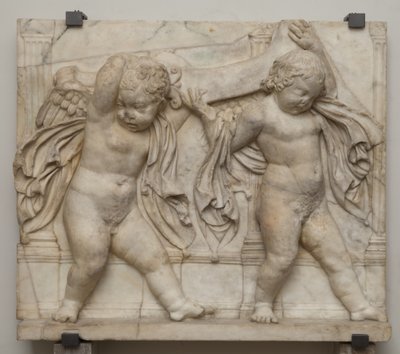 土星の玉座」の断片（大理石製 作： Roman