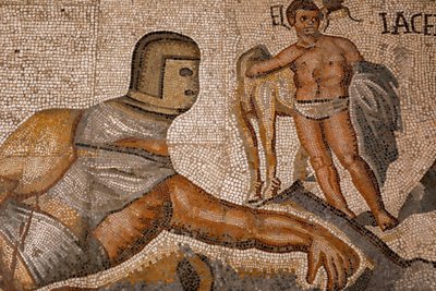 グラディエーター戦。 320-330、モザイク 作： Roman
