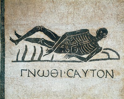Gnothi seauton (Know thyself memento mori en mosaic, ローマのサン・グレゴリオ修道院の発掘品, ギリシャ語の標語が描かれている, 紀元前3世紀) ローマ国立博物館(o delle Terme) 作： Roman