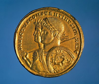 皇帝コンスタンティヌス1世（280～337年）の肖像をあしらった金無垢コイン 作： Roman