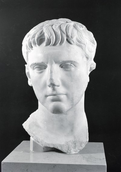 シーザーアウグストゥス（紀元前63年〜紀元前14年）の代表 作： Roman