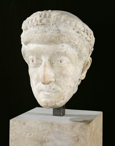 テオドシウス2世（408-450）皇帝（大理石） 作： Roman