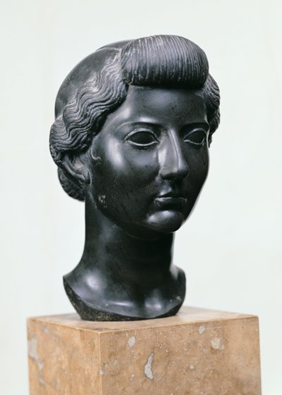 Liviaの頭（c.55 BC-AD 29）（玄武岩） 作： Roman