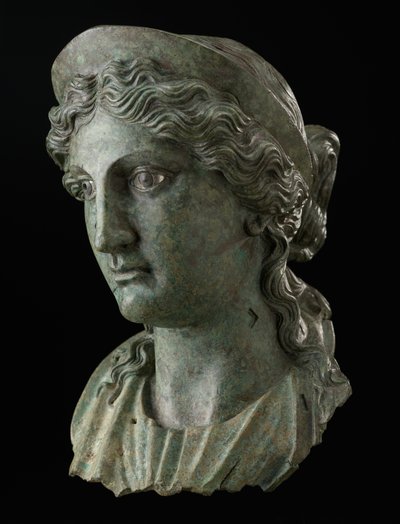 1世紀の女神のガイスの女の頭（銅合金と銀） 作： Roman