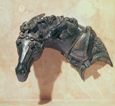 ツタで飾られたラバの頭、ベッドの肘掛けの飾り（ブロンズ） 作： Roman