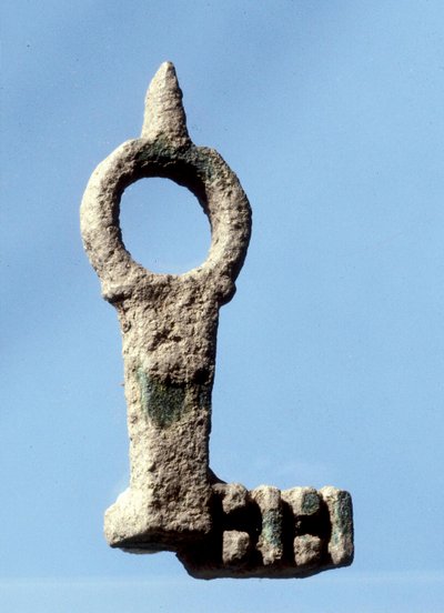 ティベリウスの発掘調査で発見された家のドアの鍵、ローマ後期-ビザンチン時代初期 作： Roman
