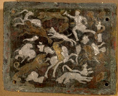 象嵌板：ブロンズの狩猟シーンと銀と銅の象嵌細工 西暦350～400年 古代ローマ製 イタリアよりローマ帝国。パリ、ルーヴル美術館（Musee Du Louvre 作： Roman