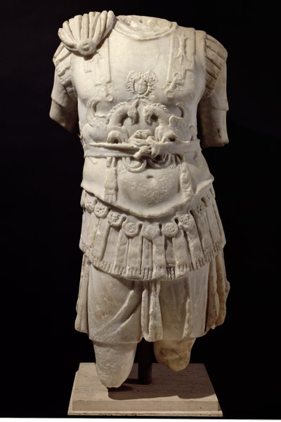 Loricate Torso、2世紀後半（大理石） 作： Roman