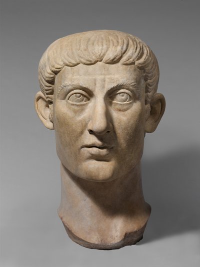 皇帝コンスタンティヌス1世の肖像頭部（大理石）、紀元後325年から370年頃 作： Roman