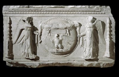 ローマのコンソラツィオーネ広場にある大理石のレリーフの破片 作： Roman