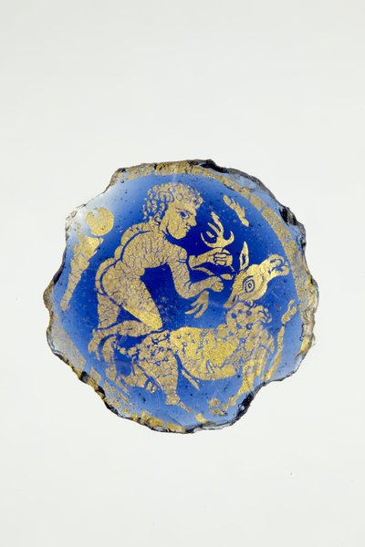 ヘラクレスのメダリオン、ヌード、Cerynian stagの右膝 作： Roman