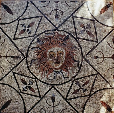 メデューサ、オルフェウスの家のローマ時代のモザイク、紀元3世紀（モザイク） 作： Roman