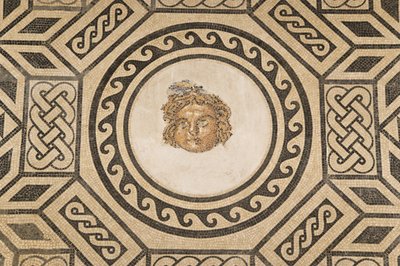 クリスチャンキングスのアルカサルのモザイクのホールにあるメドゥーサのモザイク（モザイク） 作： Roman