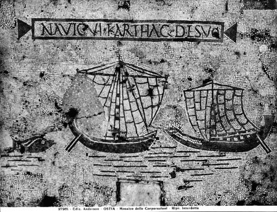 航海のシーンを描いたコルポラツィオーニ広場の舗装の詳細（モザイク） 作： Roman