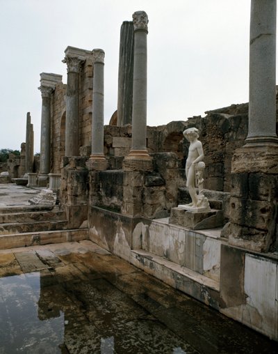 2世紀にハドリアヌス帝のもとで建設された公衆浴場 作： Roman