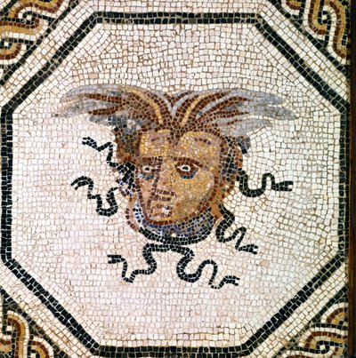 ローマ美術：メドゥーサ。 作： Roman