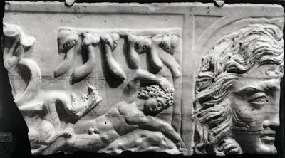 ローマの聖プリシラのカタコンベからのヨナとクジラを描いたレリーフ 作： Roman