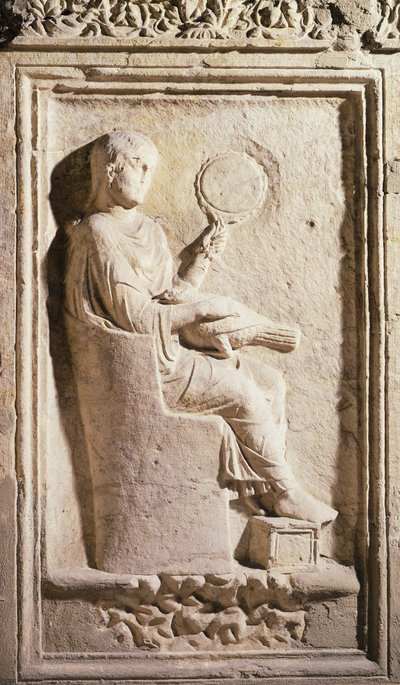 鏡を持つローマの女性を描いたレリーフ（石 作： Roman