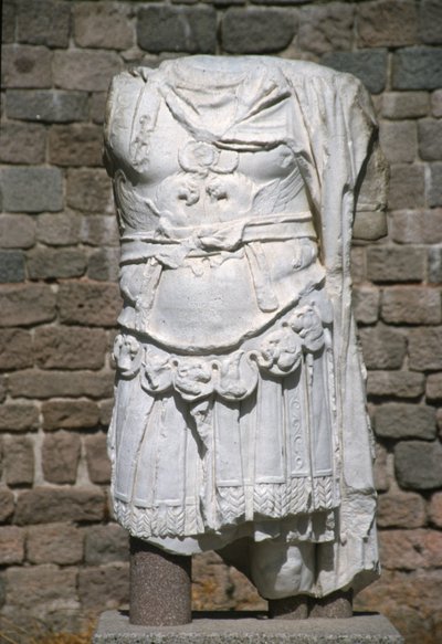ハドリアヌス帝の像の遺跡 作： Roman