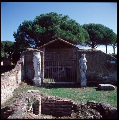 ローマ美術：神格化されたアティス（またはアティス）の聖域の遺跡の様子（IV地域 作： Roman