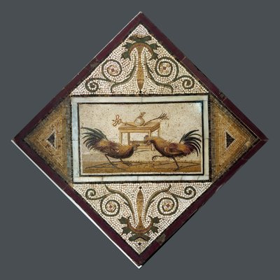ローマ美術：闘鶏。ポンペイのモザイク。第4様式。ナポリ国立考古学博物館蔵 作： Roman
