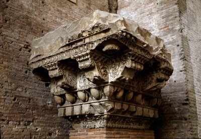 ローマ美術：コーニスの断片。1世紀ローマ国立博物館(o delle Terme)、ローマ 作： Roman