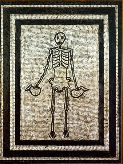 ローマ美術：2つの水差しを持つ骸骨。1世紀のモザイク。ナポリ、国立考古学博物館 - ローマ時代の芸術：2つの水差しを持った骸骨。ポンペイの1世紀のモザイク。イタリア、ナポリ、国立考古学博物館 作： Roman