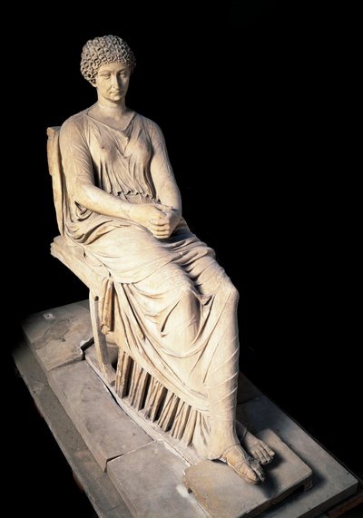 ローマ美術：ゲルマニカスの妻、アグリッピナ「アイニー」（Agrippina）（紀元前14～33年）の彫像。大理石彫刻。紀元1世紀。ナポリ、ナシオナル考古学博物館 作： Roman