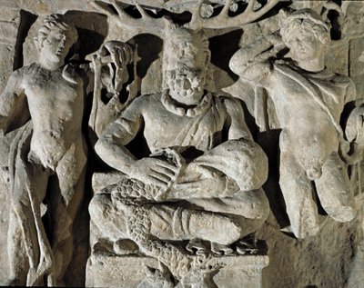 ローマ美術：ケルト起源のガリア人の神Cernunnos（またはKernunnos）は、アポロンとマーキュリーの間で表現されている。ランス出土。紀元1世紀。ローマ、ローマ市民博物館 作： Roman