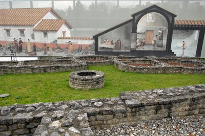 ローマ時代の芸術：紀元前15～10年のアウグスタ・ラウリカの考古遺跡（スイス）の様子。 作： Roman