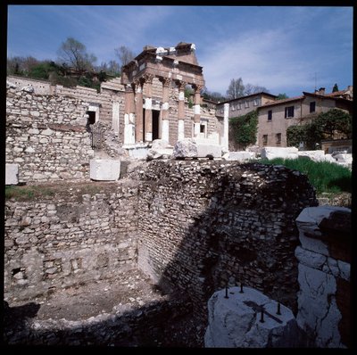 ローマ美術：キャピトル（capitolium）の眺め、紀元73年、イタリア・ブレシア 作： Roman