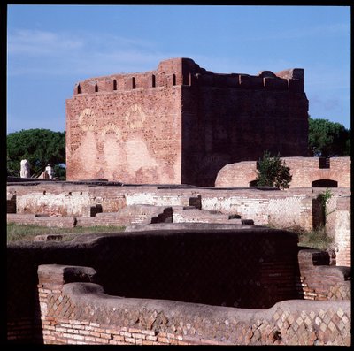 ローマ美術：オスティアの考古遺跡、議事堂跡の風景 作： Roman