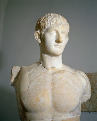 ローマ文明、イタリア、トスカーナ地方、アウグステウムのローゼルにあるゲルマニカスと長老アグリッピナの息子、ドルスス3世の大理石の彫像 作： Roman
