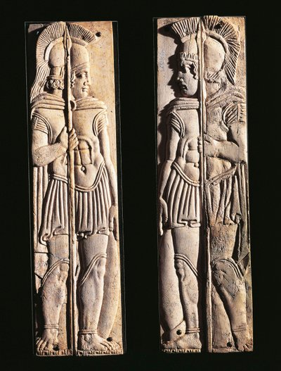 ローマ文明時代、イタリア・ラツィオ州プレーネステ出土の戦士の骨彫のペア 作： Roman