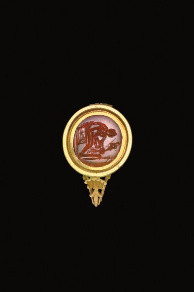 モダンな雰囲気のローマのリングストーン（カーネリアンセットゴールド） 作： Roman