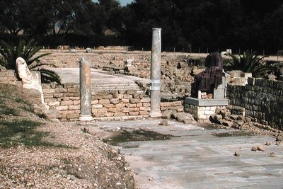 2つの像がある通りの遺跡 作： Roman