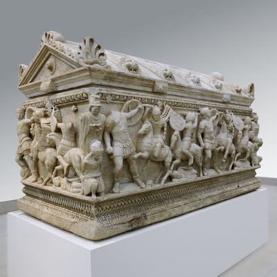 兵士とアマゾンの戦いを描いた石棺、AD 140-170（大理石） 作： Roman